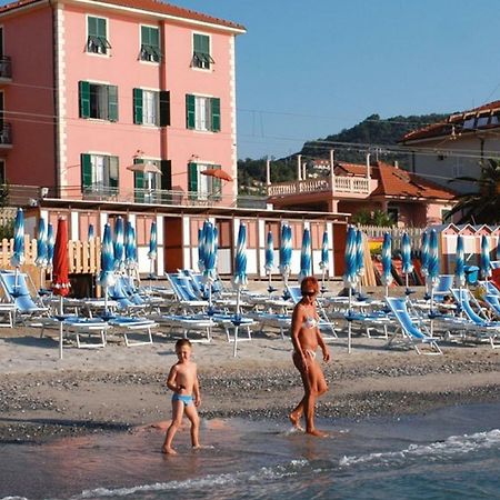 Hotel La Milanese Пиетра Лигуре Екстериор снимка