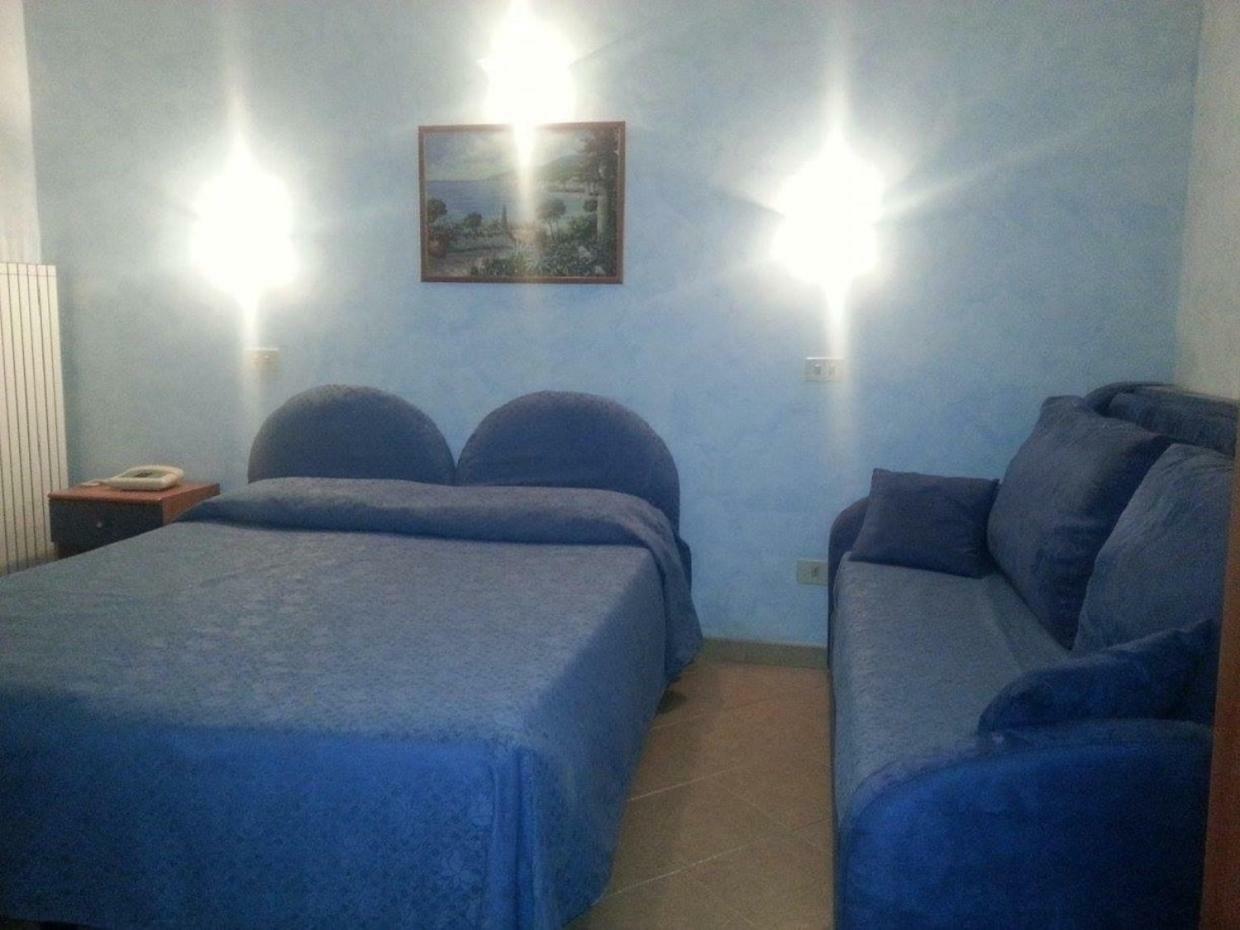 Hotel La Milanese Пиетра Лигуре Екстериор снимка