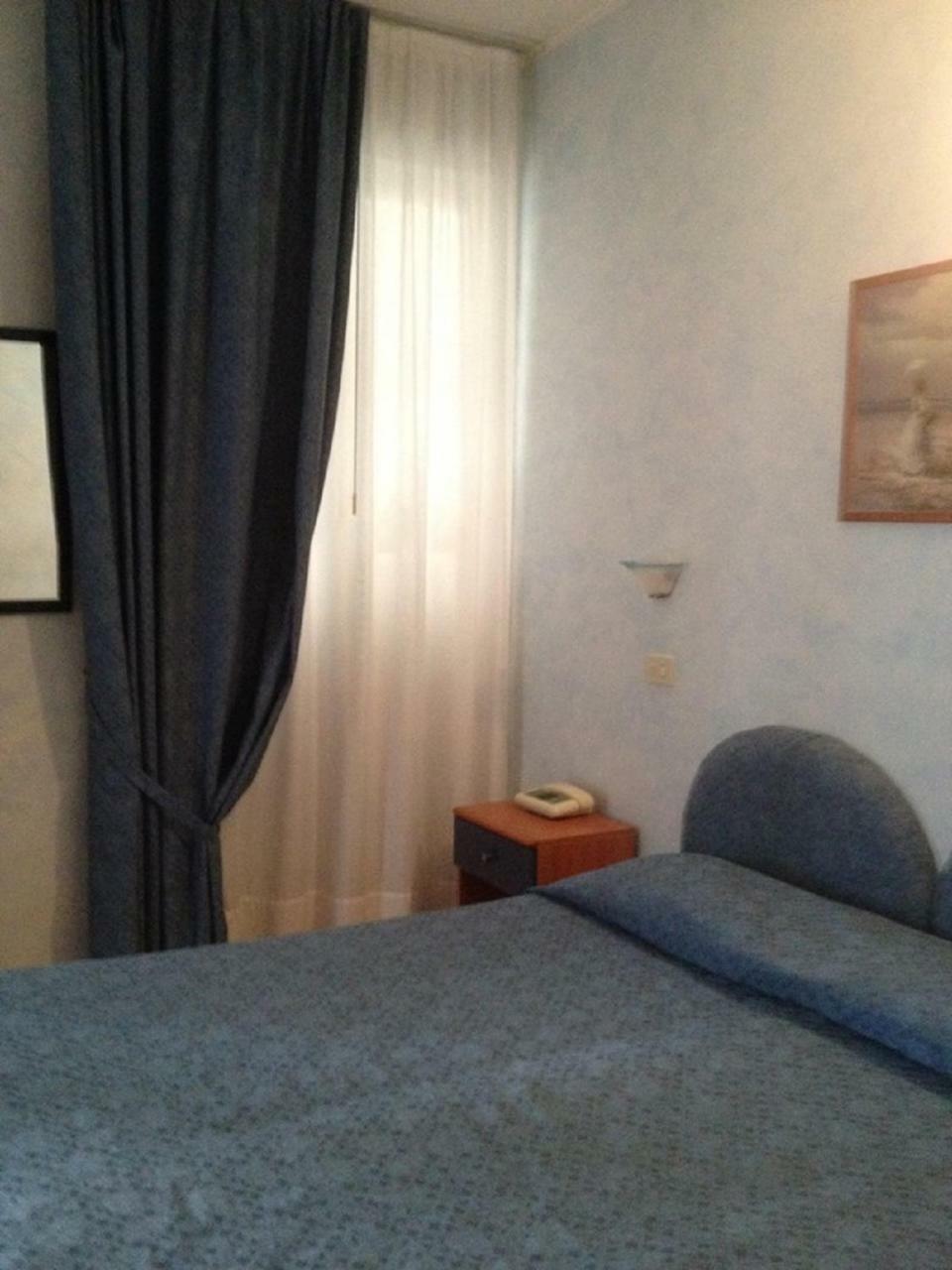 Hotel La Milanese Пиетра Лигуре Екстериор снимка