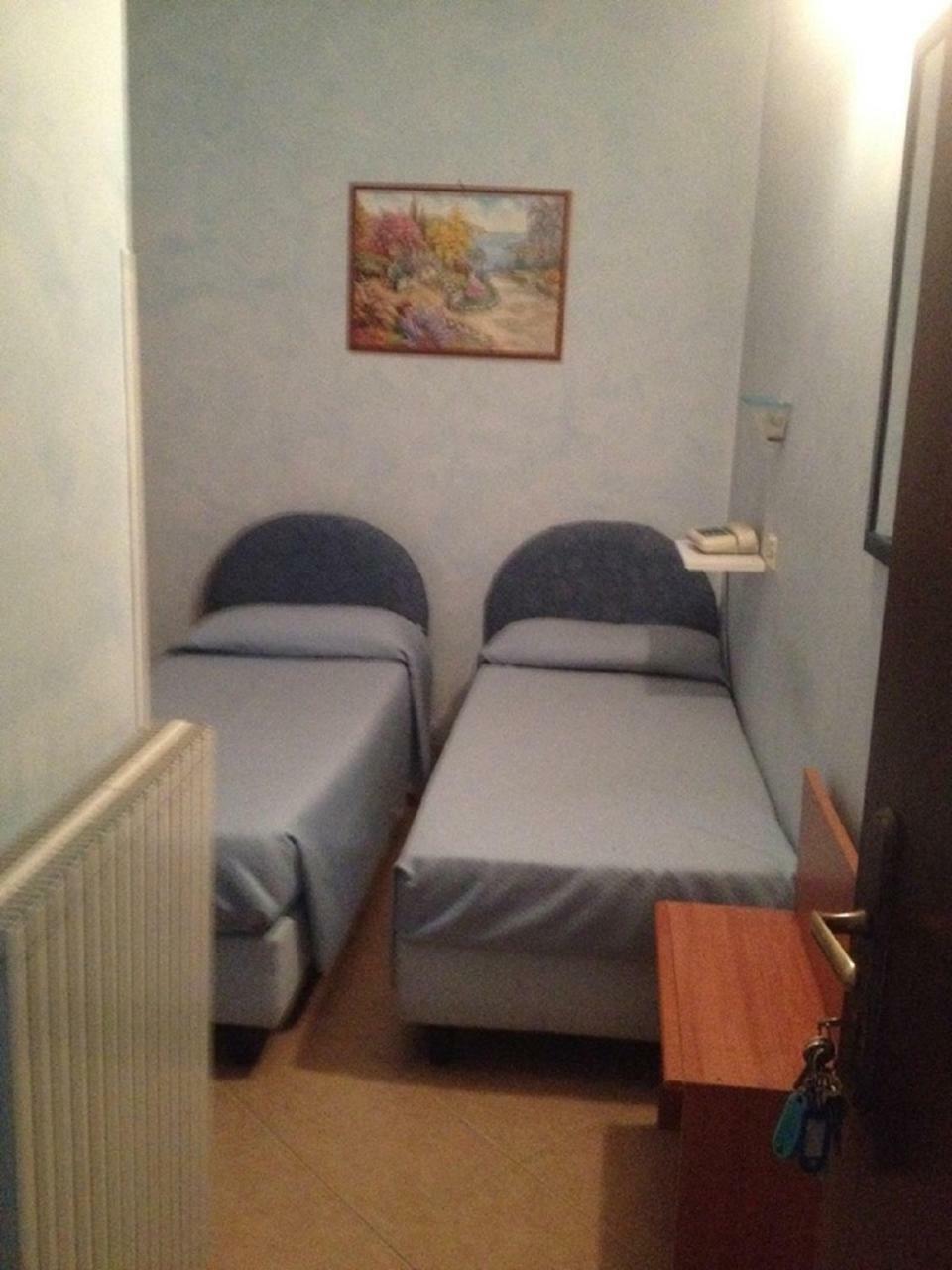 Hotel La Milanese Пиетра Лигуре Екстериор снимка