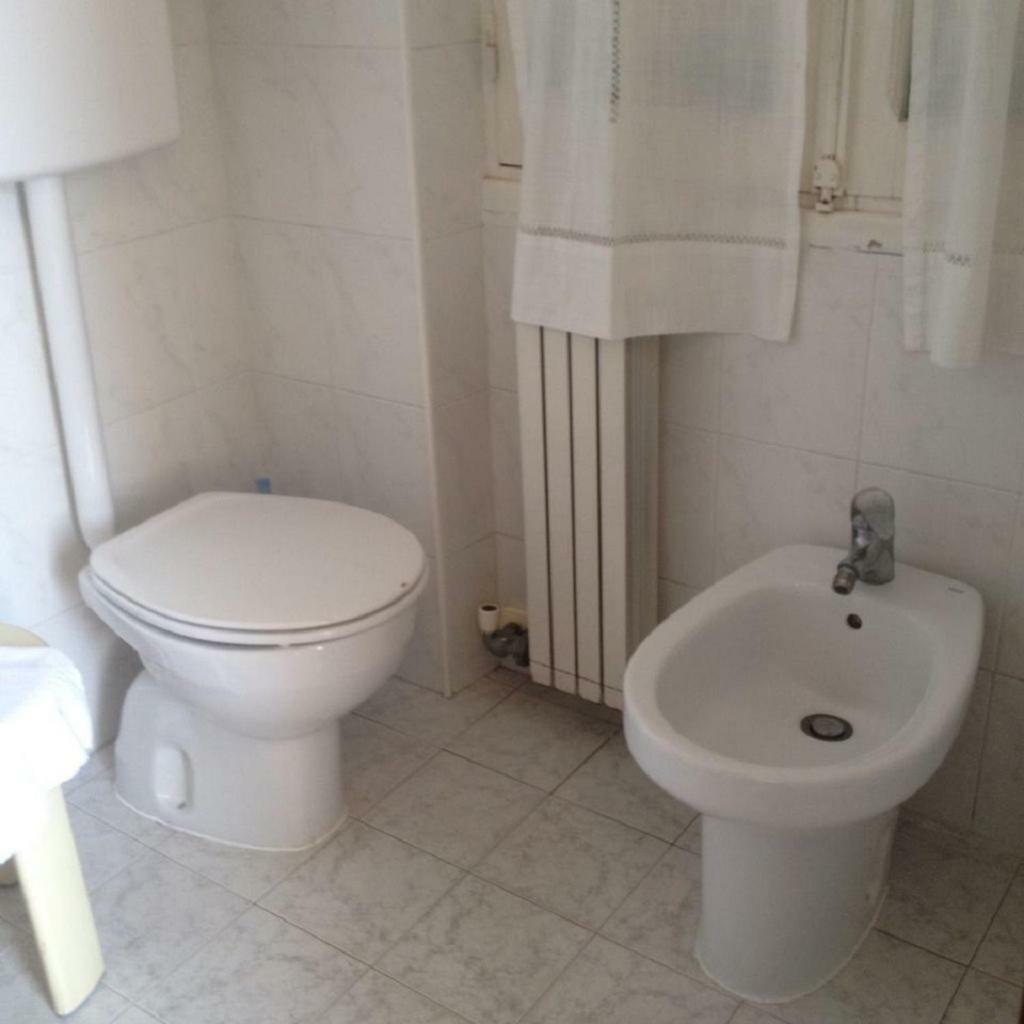 Hotel La Milanese Пиетра Лигуре Екстериор снимка