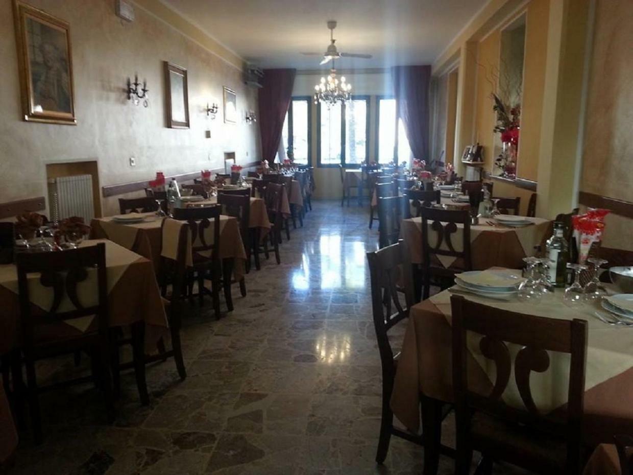 Hotel La Milanese Пиетра Лигуре Екстериор снимка