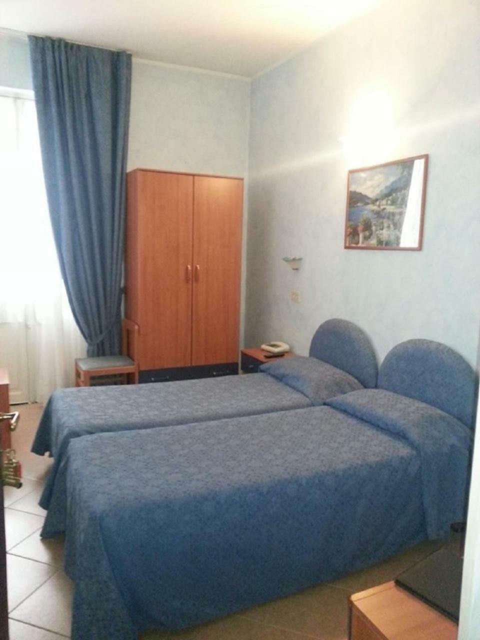 Hotel La Milanese Пиетра Лигуре Екстериор снимка