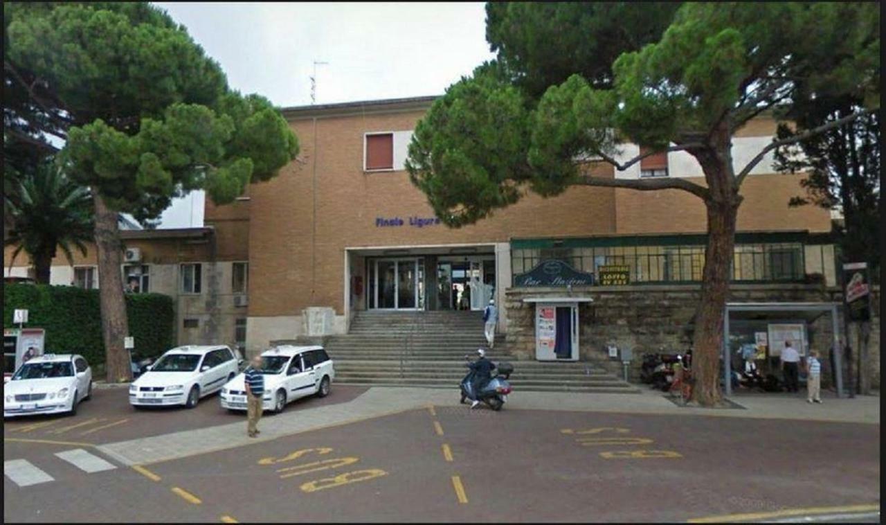 Hotel La Milanese Пиетра Лигуре Екстериор снимка