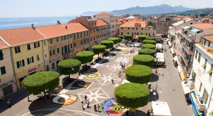 Hotel La Milanese Пиетра Лигуре Екстериор снимка